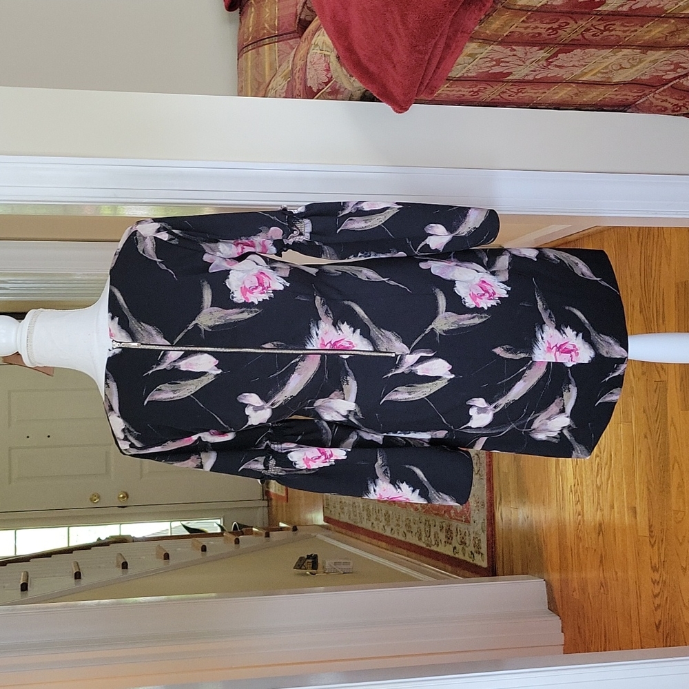 WHBM Professional floral bell sleeve dress 4 - Picture 4 of 6